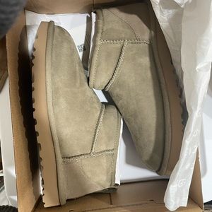 Ugg ultra mini size 8 antelope